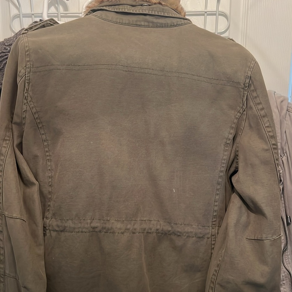 Levi's Green Jacket with Faux Fur Collar - Picture 5 of 5